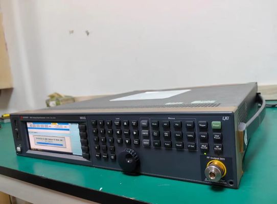 comprar Generador de señales de microondas Keysight N5183B MXG Serie X de 9 kHz a 40 GHz con potencia de salida de +19 dBm y velocidad de conmutación de 600 µs Fabricación en línea