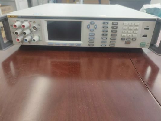 comprar Multimetro de referencia Fluke 8588A con resolución de 8,5 dígitos y precisión de voltaje CA de 77 μV/V para una calibración industrial precisa Fabricación en línea
