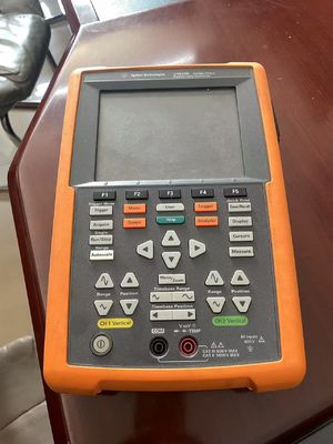 comprar Osciloscopio digital portátil Keysight U1620A de 200 MHz de ancho de banda con 2 entradas flotantes y profundidad de memoria de 2 MegaPuntos Fabricación en línea