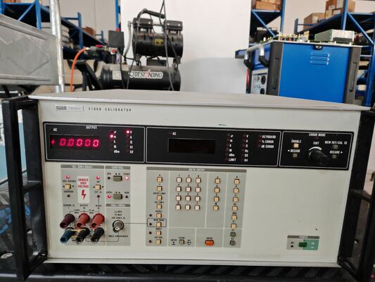 comprar Calibrador multifunción de precisión de la serie Fluke 5100B con interfaz GPIB de 1100V de voltaje continuo y rango de resistencia de 1Ω a 10MΩ Fabricación en línea