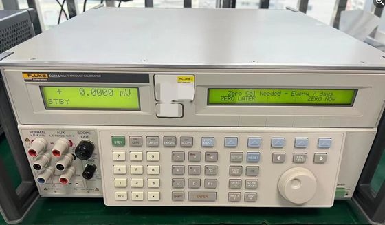 Calibrador Multifunción Fluke 5522A Usado con Frecuencia de 10 MHz e Interfaz RS-232 - Equipo de Prueba Multiproducto Completamente Probado
