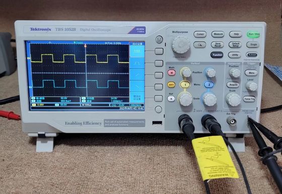 Osciloscopio digital de fósforo de 50 Mhz 2 Ch TBS1052B Osciloscopio digital de Tektronix