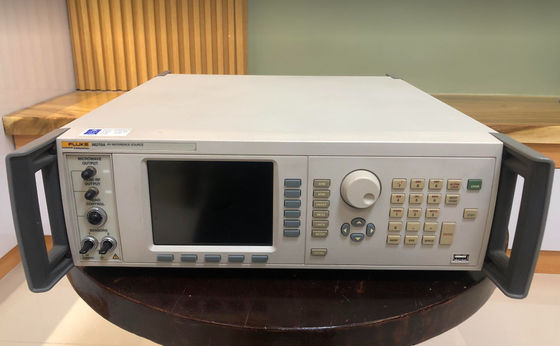 Calibrador de referencia de ruido de baja fase de 27 GHz de origen de varios productos Fluke 96270A probado