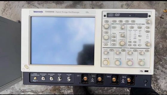 Usado Tektronix TDS6604B Osciloscopio de almacenamiento digital 4 canales 6 GHz LCD a color