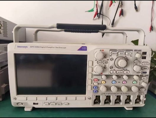 Pre-poseído Tektronix DPO3054 OSCILLOSCOPE FOSFOR DIGITAL 500 MHZ 2.5 GS/S 5M LENGUAJE de registro 4-CH
