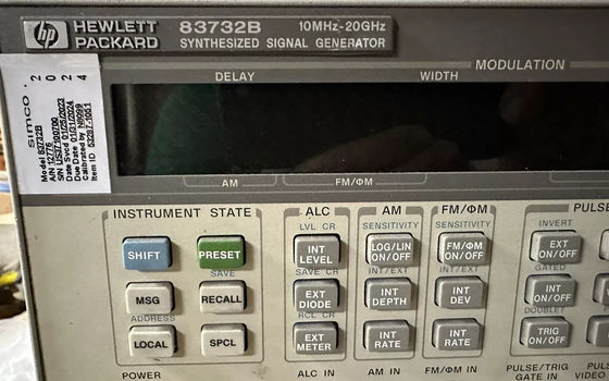 Keysight (Agilent) 83732B Generador de señal sintetizada de 10 MHz a 20 GHz Equipo de ensayo utilizado