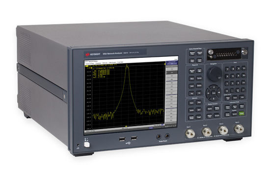 El análisis de red vectorial ENA Keysight E5071C, conjunto de ensayo multipuerto configurable E5092A