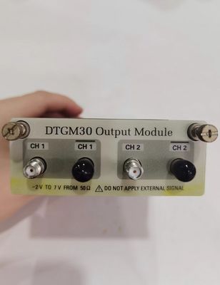 Módulo de salida Tektronix DTGM30 para el generador de tiempo de datos probado en condiciones de trabajo completas
