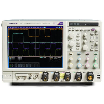Osciloscopio de señal mixta MSO/DPO70000DX con ancho de banda de 8 GHz, velocidad de muestreo de 100 Gs/s y 4 canales analógicos y 16 digitales